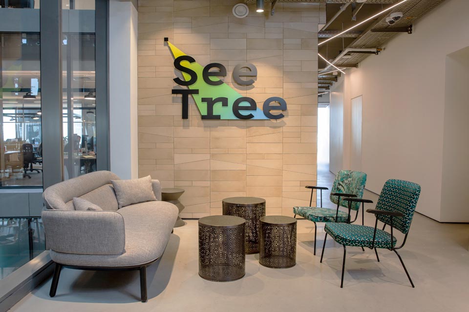 לובי כניסה לחברה